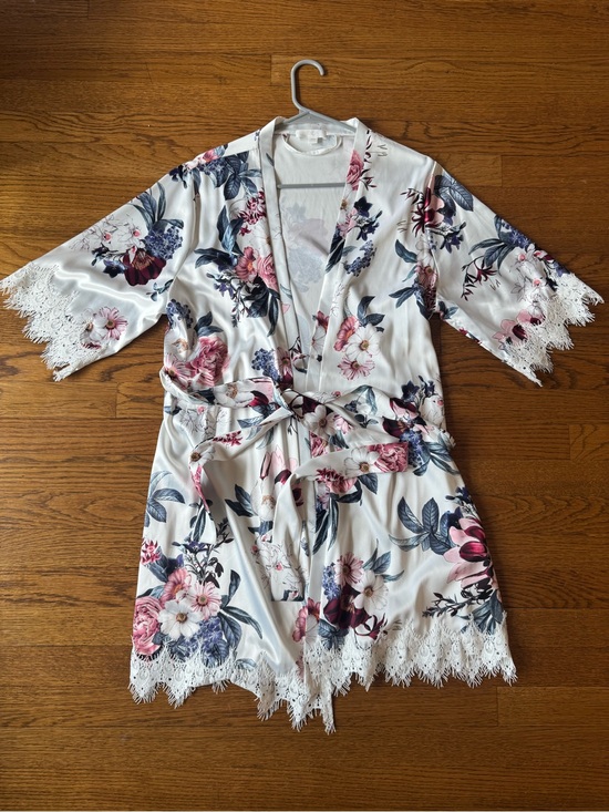 Other - Floral Lace-Trim Satin Robe
